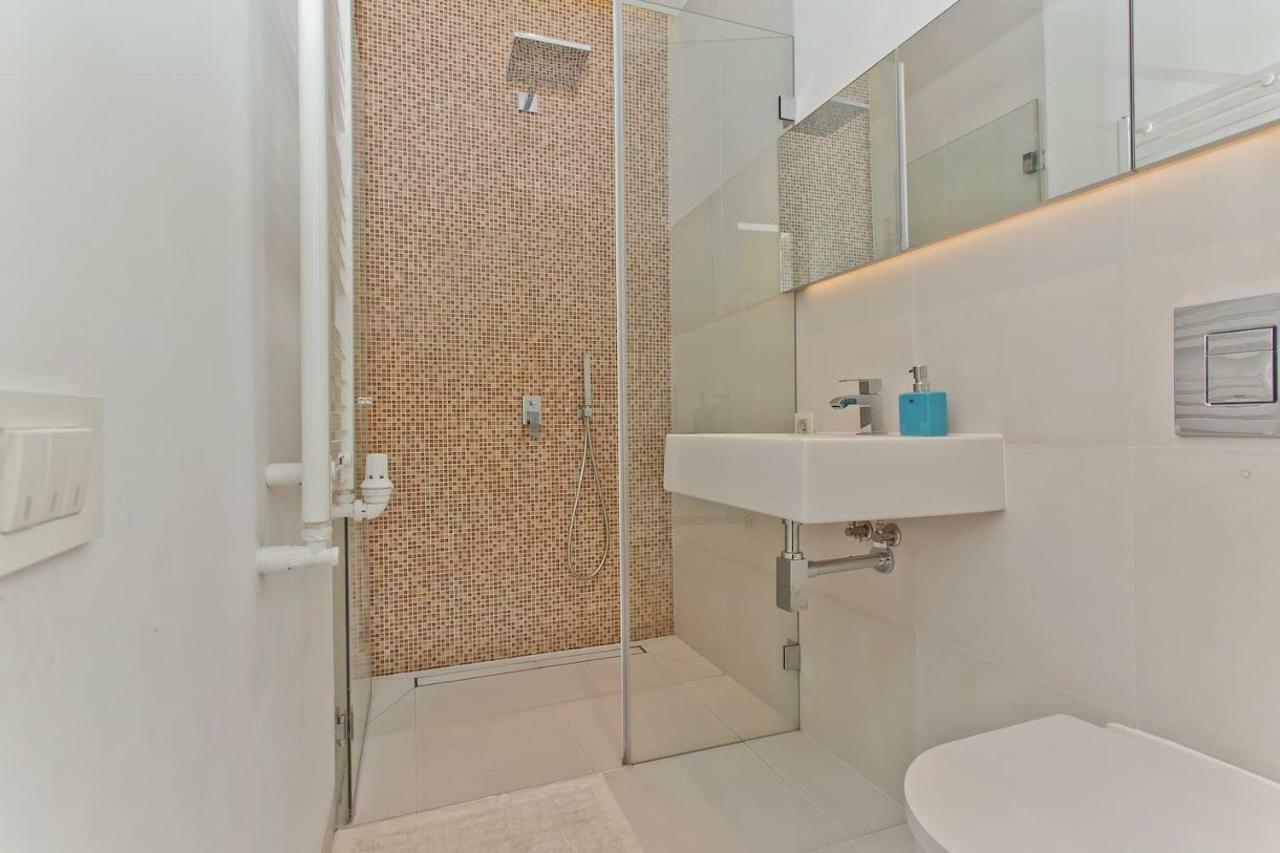 Luxury And Comfortable- Golden Apartments- Royal Street Varšava Exteriér fotografie